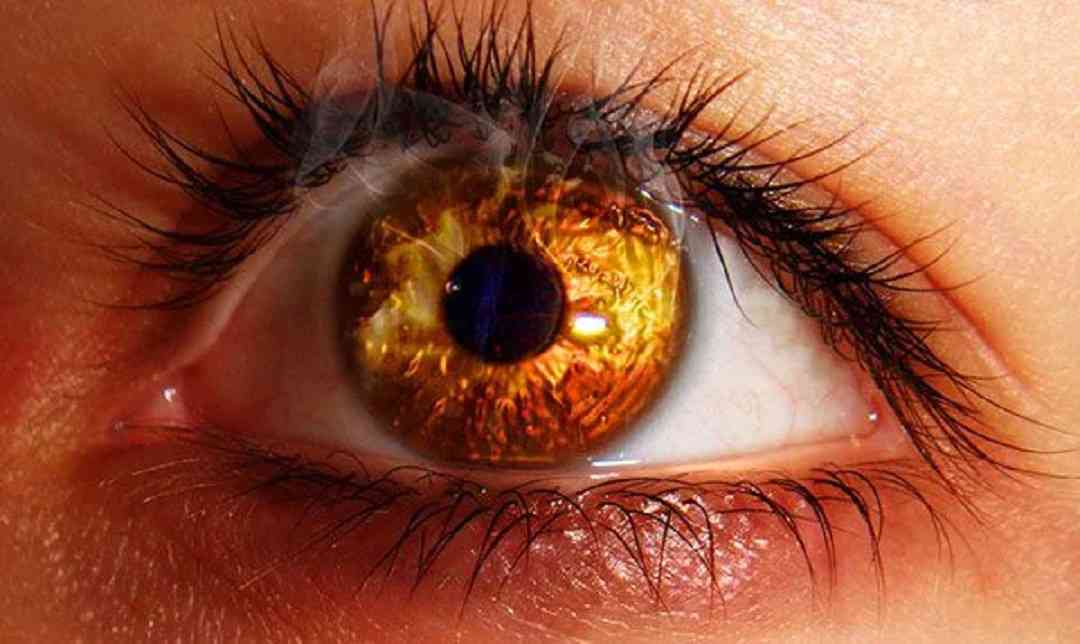 Nguy cơ và hậu quả của việc bắn hóa chất vào mắt